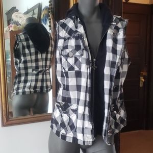 Maurice’s buffalo plaid vest with hood, size L